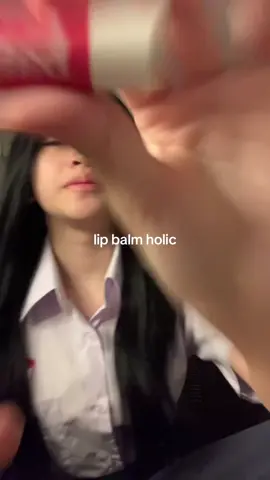 aigoo tak bisa ni bibir kerink hmzz,,, anw lip balm from wardah hihii 🩷✨