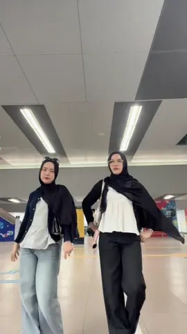 matching otpit 👯‍♀️ #outfitinspo #blokm #4u #placetogo 