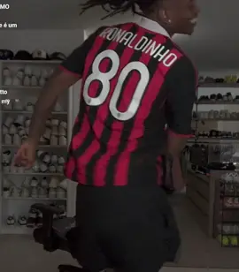 Is it Rafael Leão or Ronaldinho ?😂           #ronaldinho #RafaelLeao #foryou #AcMilan 