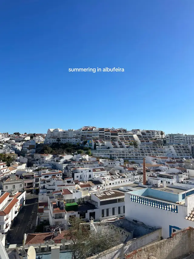 Okay so no one told me albufeira is Brit central…but we managed 🙃🙃 #albufeiraportugal 