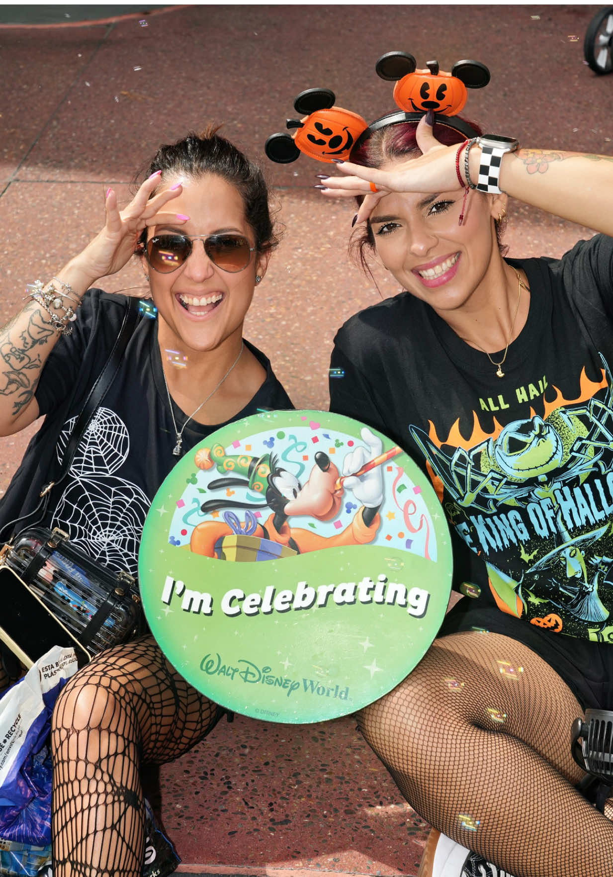 Disney: experiencia mágica 🪄✨ Nosotras: experiencia pulmonar 🗣️💨🤣 @lolastylistmua  #disney #disneyworld #disneyhalloween 