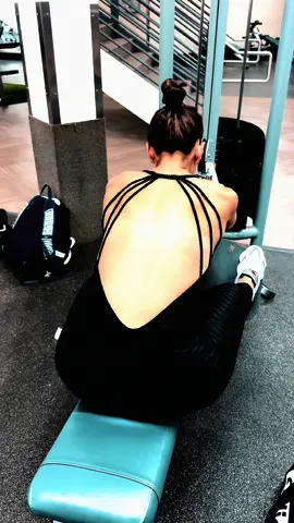 No tengas piedad.. Cada repetición que duele es una versión débil tuya que muere.