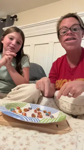 Join us for the #poison #candy #challenge 🤣  #daughtersoftiktok #MomsofTikTok 