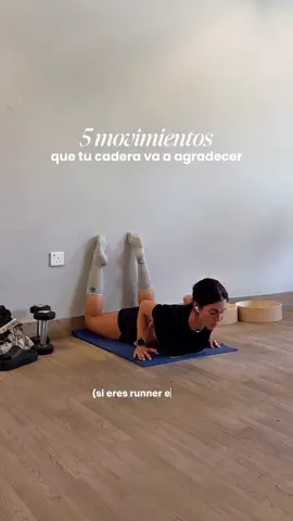 🦵✨ 5 movimientos que tu cadera va a agradecer Tus caderas soportan tu postura, tu equilibrio y hasta tu rendimiento deportivo. Mantenerlas móviles y fuertes es clave para evitar dolores y rigidez. ✅ Haz estos movimientos 10-15 min al día y notarás más libertad y menos tensión en tu cuerpo. 🔥 Tu cadera te lo va a agradecer 😉 #Movilidad #CaderasFuertes #Stretching #EntrenaEnCasa #Bienestar