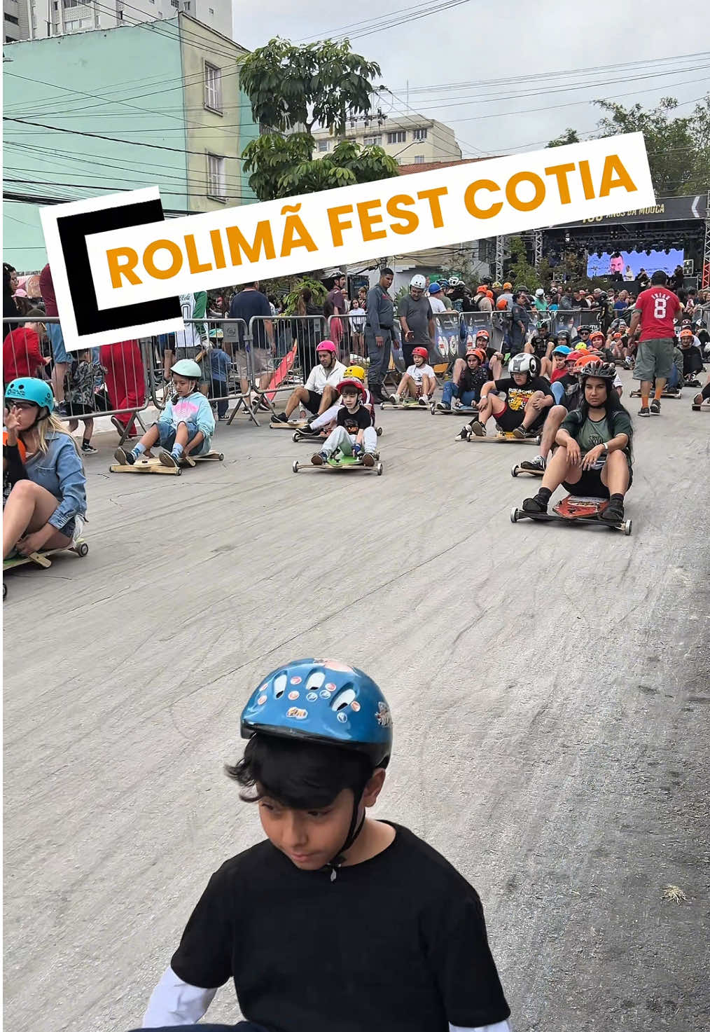 Rolimã Fest em Cotia – SP  Carrinhos de rolimã, Música e Diversão pra Toda Família!  Domingo, 05/10, Cotia recebe a mega edição do Rolimã Fest! 👉 Das 9h às 17h, na Rua Professor Joaquim Barreto – Atalaia, vai rolar muita adrenalina nas ladeiras, corridas de carrinho de rolimã, test drive com modelos disponíveis (não esquece o capacete 🪖), carrinhos adaptados para PcD e até show tributo ao Charlie Brown Jr! 🎶 Entrada gratuita – e quem puder, leva 1kg de alimento pra ajudar. Um esquenta perfeito pro Dia das Crianças cheio de nostalgia e diversão em família. 💙 📍 Marca quem você levaria pra essa aventura! Imagens da edição da Mooca. #RolimãFest #CotiaSP #DiversãoEmFamília #DiaDasCrianças #partiuconhecer 