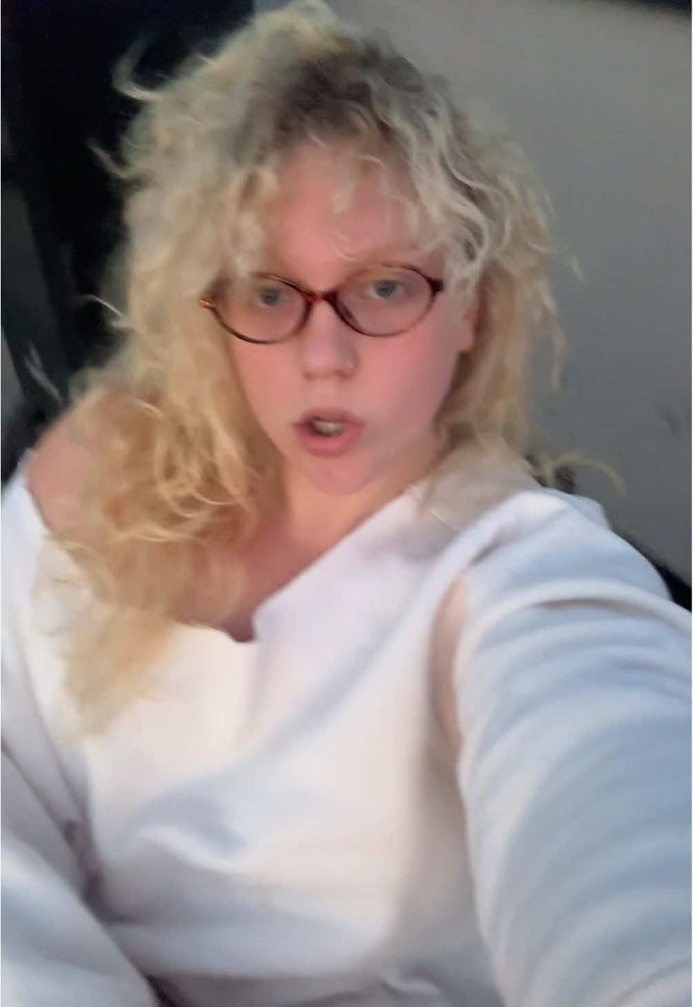 I want Caroline polachek to whisper French in my ear all the time 