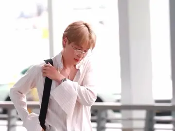 O jeito que ele sorri para a câmera... É o meu maior conforto. 🥰 #jimin #parkjimin #btsedit #kpop #fyppppppppppppppppppppppp 