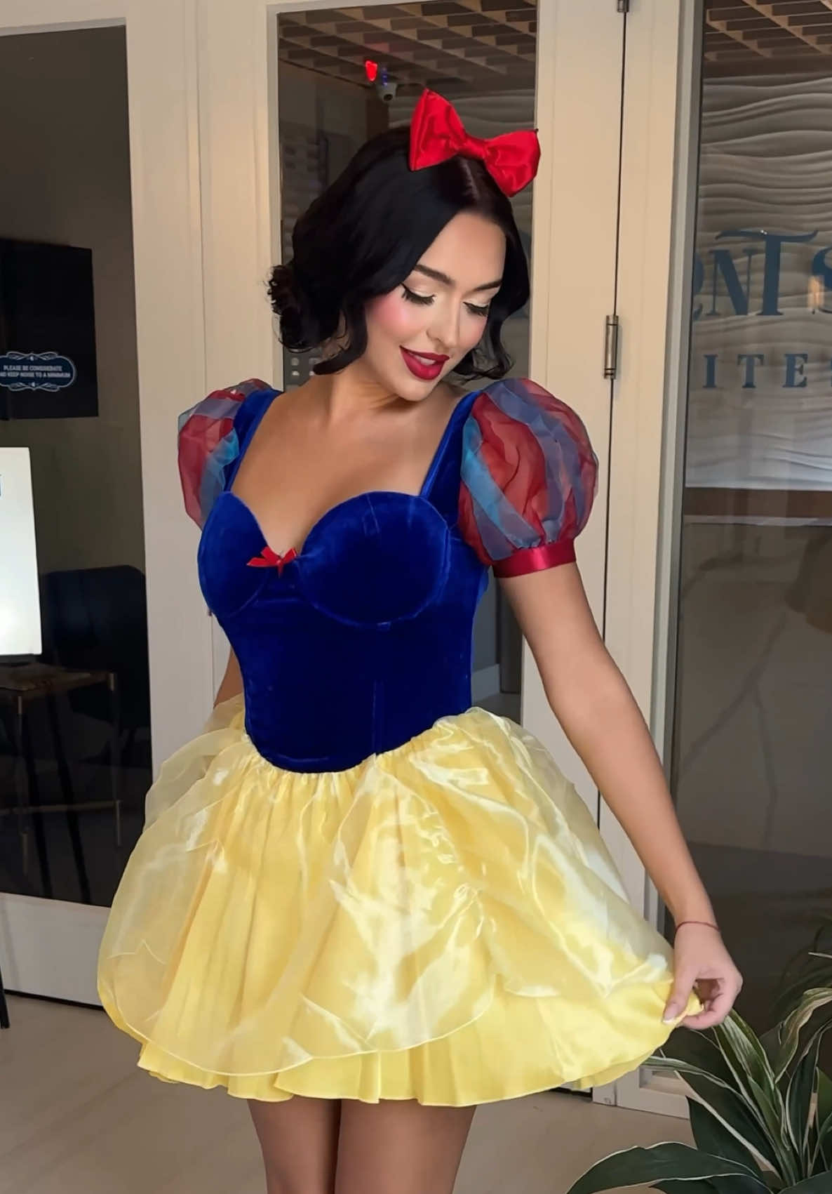Snowwhite glam with my @xritaa 🍎 . Shop the cutest costume from the link 😍 #snowwhite #snowwhitecostume #snowwhitemovie #princess #disneyprincess 