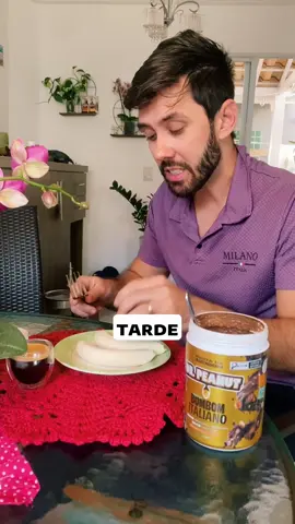 Aproveite essa dica de café da manhã ou da tarde saudável, com banana amassada e pasta de amendoim com whey da Dr Peanut. Já conhecia essa? #drpeanut #dieta #nutricao #teeino #pastadeamendoim 