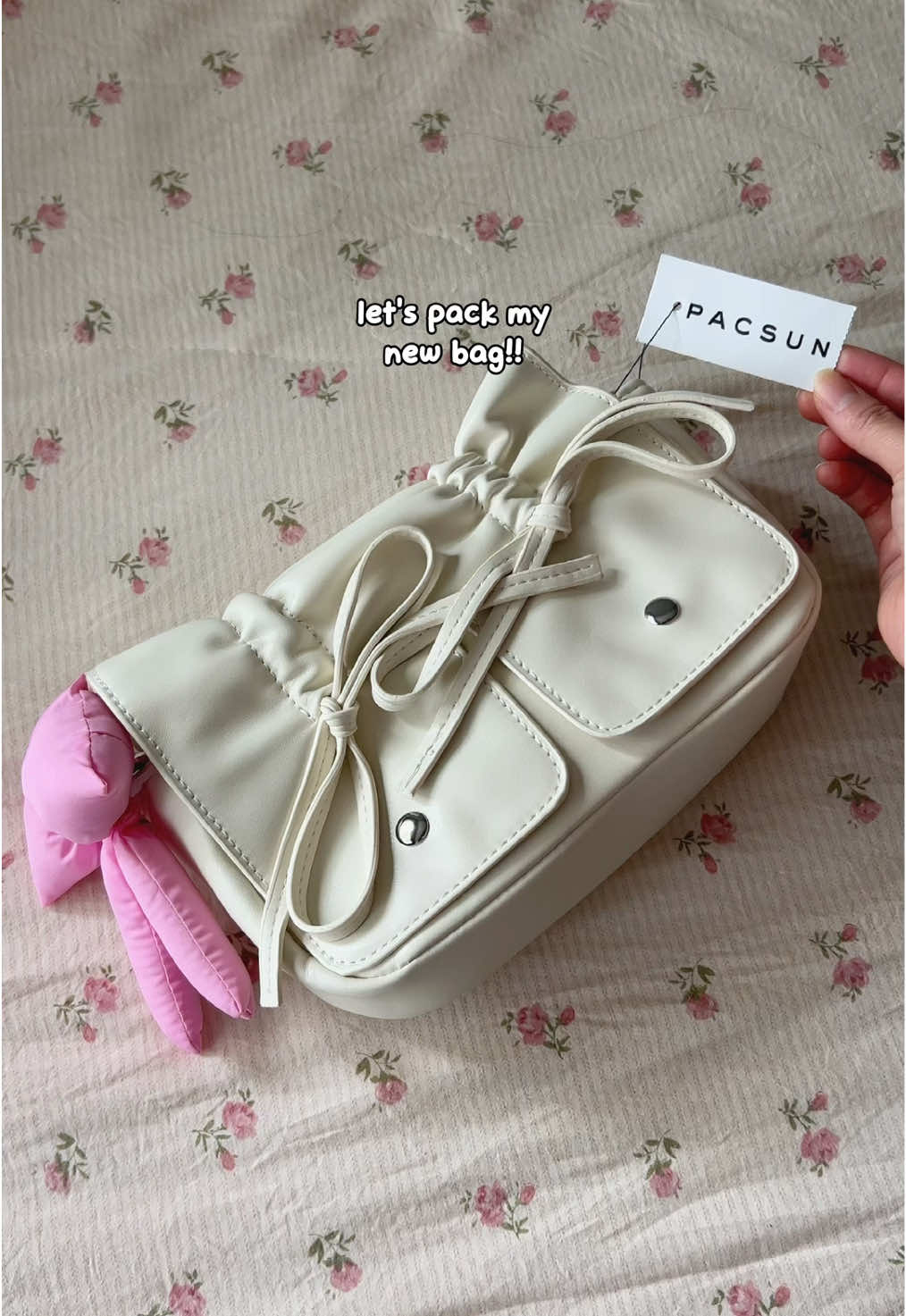 the cutest crossbody bag from @pacsun 🎀✨🤭 #pacsun #whatsinmybag #packmybag #coquette #tiktokshop 