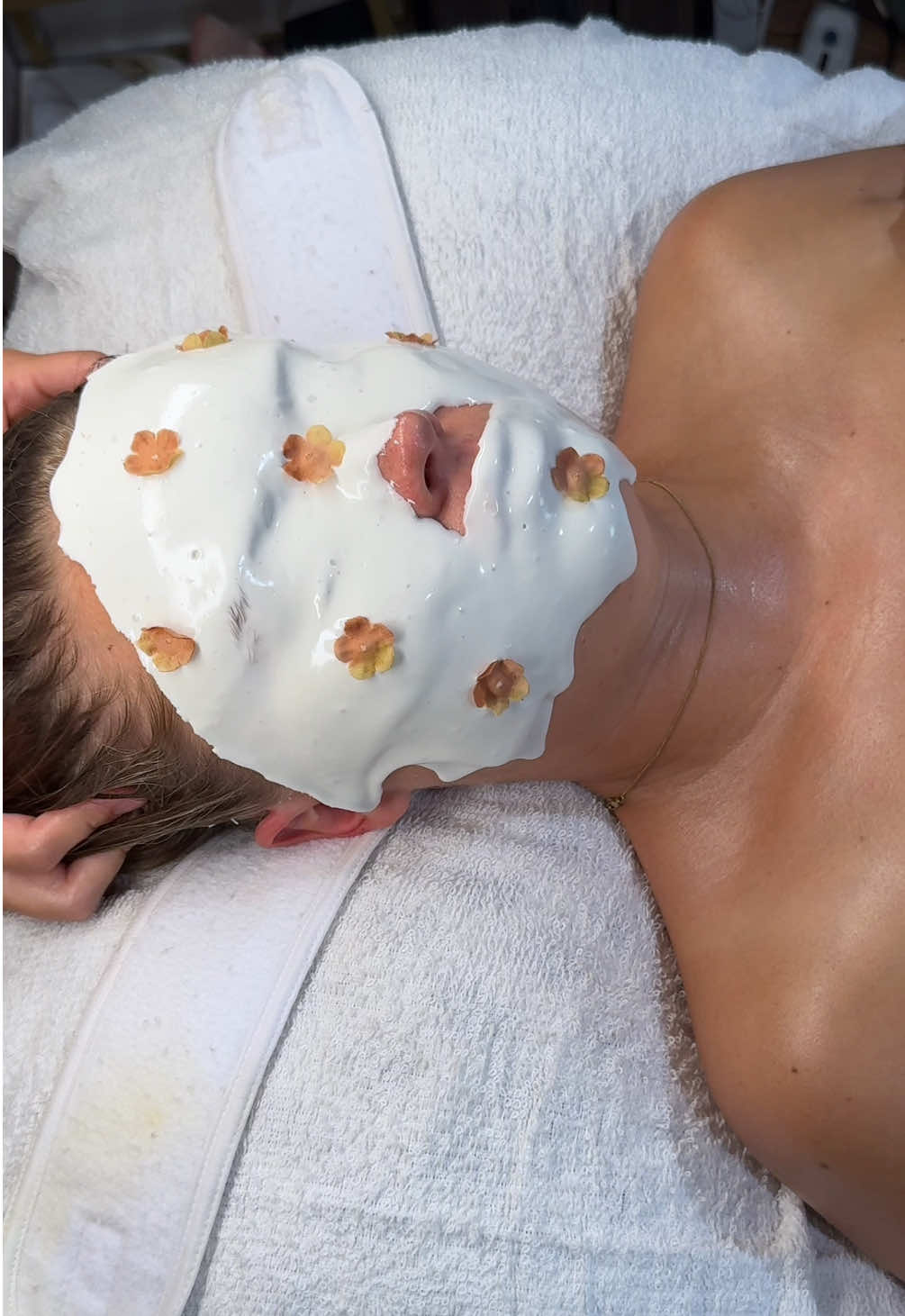 The most precious fall themed jelly mask 🥹  #asmr #asmrfacial #jellymask #esthetician 