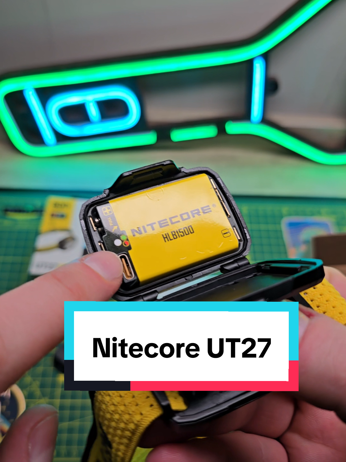 Linterna frontal #Nitecore UT27, ultraliviano de 800 lúmenes con leds MCT que permiten elegir la temperatura de color. 