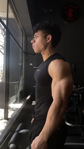 compression shirt> @fursten.ar codigo “TADEO” para un descuento #gymmotivation #GymTok #foryoupage #bodybuilders #GymLife 