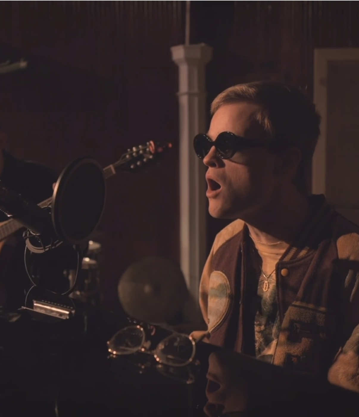 Revisiting old songs in between takes of recording new ones… my soul is soaring over here in Newfoundland recording an album in 7 days!!!!!! I think it’s day 4 or 5 I can’t remember hahah 🤍🕊️🤟🏻