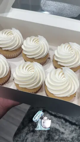 This tip😍 #genderrevealcake #genderrevealcupcakes #pipingtip #cupcakes #vanillacake 