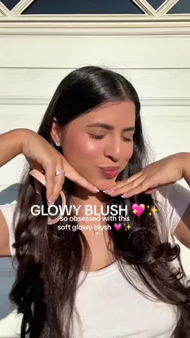 I’m so obsessed with this blush @PHOFAY Cosmetics #glowymakeup #blush #makeup #highlighter #glowingskin 