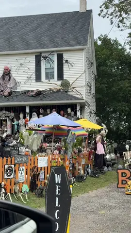 Found the spookiest house on the block 👻  #halloween #spookyseason #newjersey #hauntedhouse #halloweendecor 