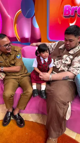 akhirnya pa guru ketemu ka igun juga ya pa guru itu ngefans banget sama ka igun ☺️☺️