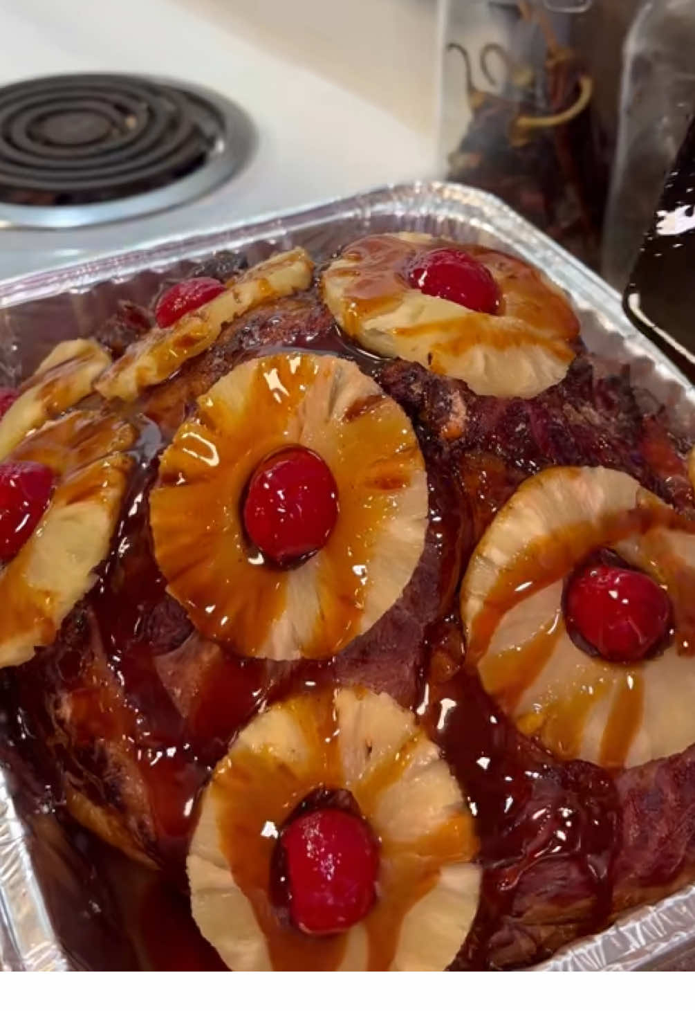Piensan que es demasiado pronto para estar pensando en la comida de Acción de Gracias? 😭 A mi familia y amigos les encanto este jamón que hice el años pasado 🥰😋 #honeybakedham #ham #thanksgiving #thanksgivingfood #friendsgiving #hamrecipe #thanksgivingdinner #thanksgivingvibes #acciondegracias #thanksgivingmenu #thanksgivingrecipes 