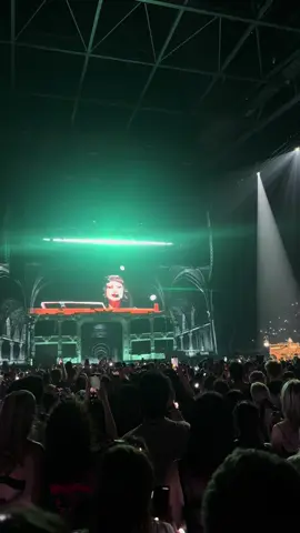 @ladygaga Dancing in the dark acoustic version 💔 #mayhemball #o2 #london 