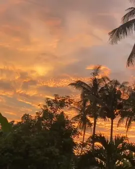 Rindunya raya dulu kansuasana raya dulu meriah lain perasaannya dari zaman skrngtunggu posmen hantar kad rayamenggamitnostalgia rumah digantung kad rayarayazamandulu #nostalgia80an90an rayazamankecikjebest menggamitkenangan raya memorikadraya mengusikjiwa #fypviral #fyp #berandatiktokviral #fyppppppppppppppppppppppp