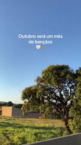 Que a bênção se derrame, até mil gerações. 🤍🙌🏽 . . . . . . . . . . #Deus #jesus #família #bencao #outubro 