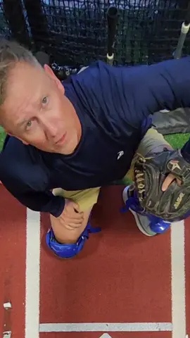 Overhead stance rules of one knee down #fypシ #foryoupage #catchingtiktok #mlbcatchers #mlbscouts 