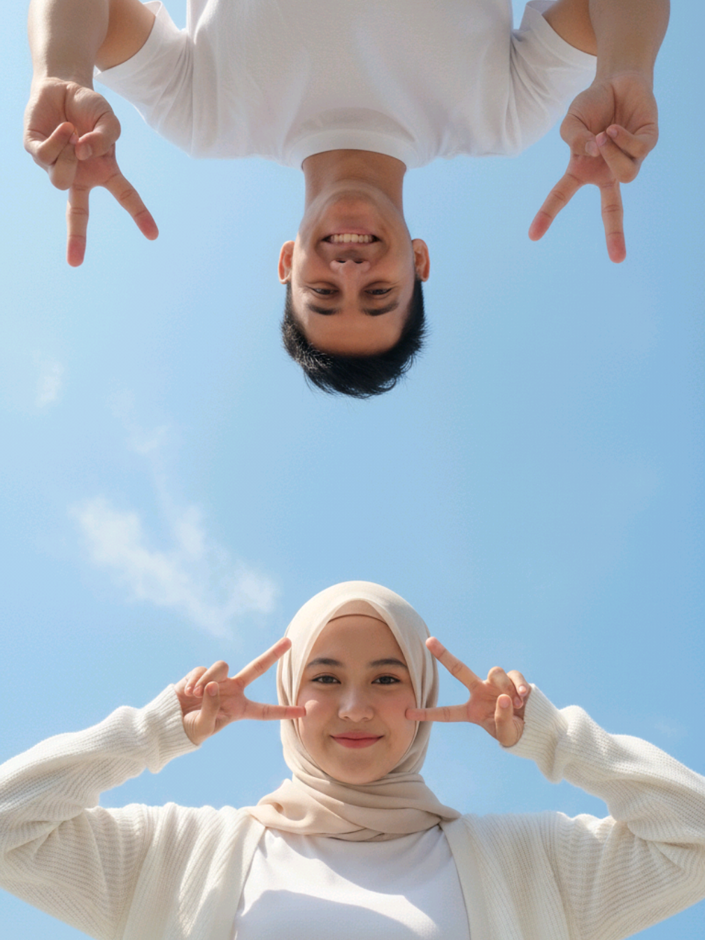 solusi LDR , Ai Gemini bertindak. 1. Buka Gemini AI di Chrome 2. upload foto mu dan pasangan. 3. Salin prompt : Edit dan gabungkan 2 foto ini tanpa mengubah wajah asli sedikitpun, jadikan foto pasangan muda bergaya ceria dengan angle kamera unik dari bawah, latar belakang langit biru cerah dengan awan tipis. Seorang pria mengenakan kaos putih polos, rambut hitam rapi, berpose terbalik di atas kamera sambil menunjukkan dua tanda peace dengan kedua tangan. Di bawahnya, seorang wanita berhijab krem muda dengan cardigan rajut putih dan inner putih, tersenyum manis sambil juga berpose dengan dua tanda peace di pipinya. Komposisi simetris, wajah keduanya saling menghadap kamera, cahaya alami terang, nuansa hangat dan estetik. Buat dengan Vertical foto (9:16).