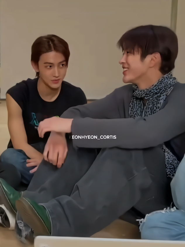 Wow this is amazing, seonghyeon really can't take her eyes off Keonho😵‍💫 #keonhyeon #seonghyeon #keonho #cortis 