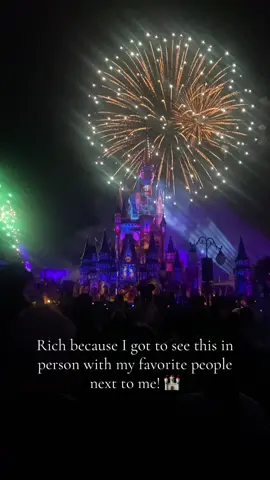 TAKE ME BACK NOW! ❤️🖤🏰 #disneyworld #disneyparks #disneyadult #disneyoutfits 