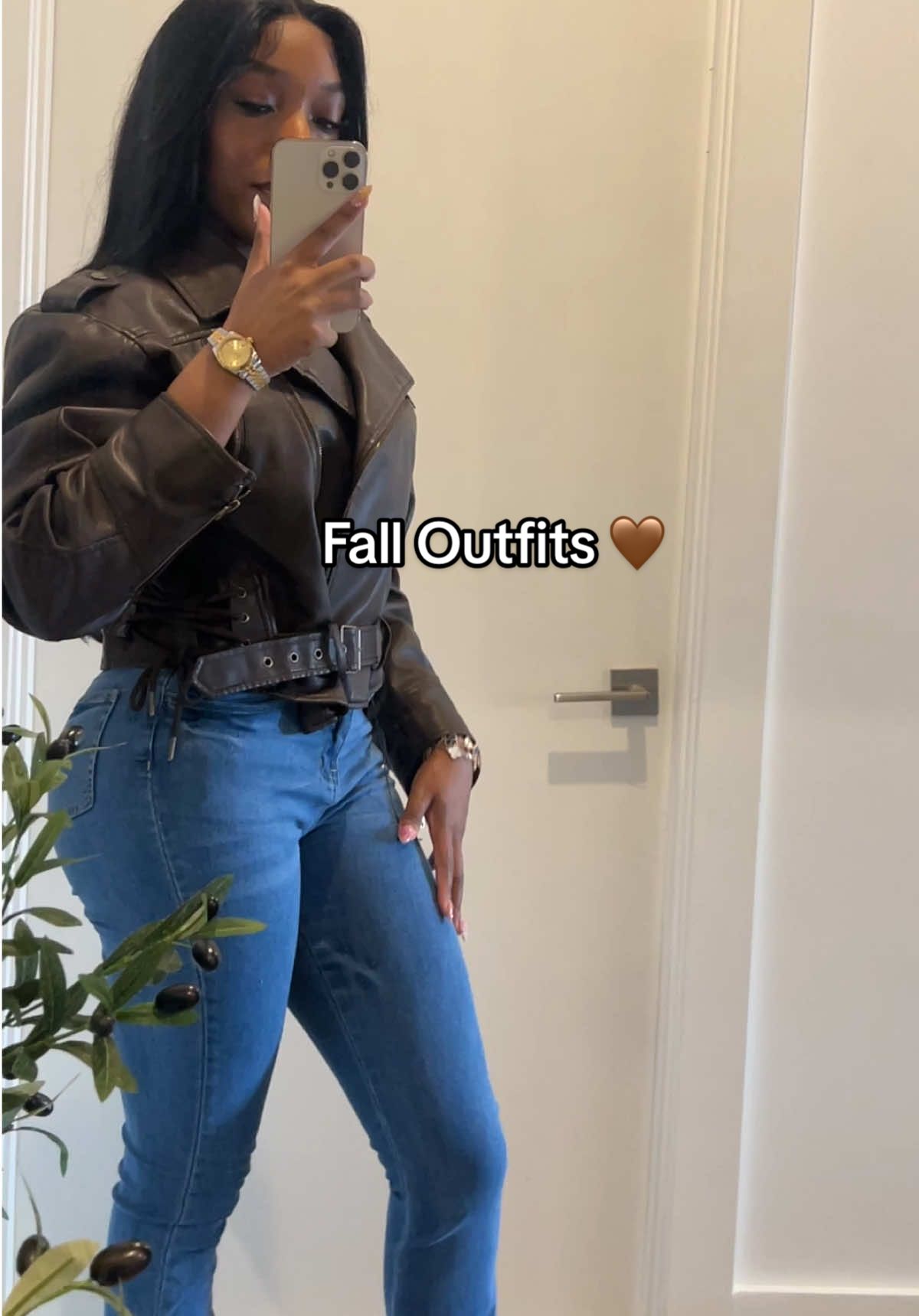 Detailsss in the jacket🤏🏽🎀🤎 #fyp #fall #outfitinspo #OOTD #fallfashion 