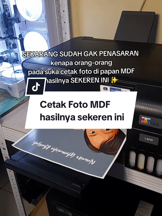 kenapa orang-orang pada suka cetak foto di papan MDF. karena hasilnya SEKEREN INI ✨ sticker foto glossy yang aku pake ~ @Nuwaira Ghumaisha Khadijah  #DIY #fotomdf #cetakfoto #fyp #stickerfotoglossy 