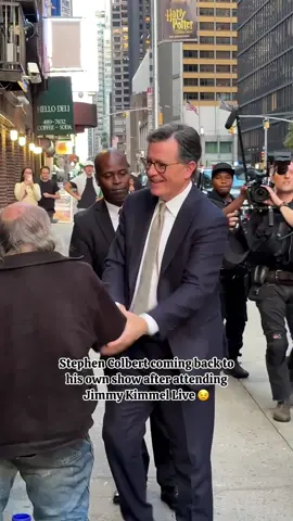 And saying hi to Radioman 📻😀  #stephencolbert #colbert #Colbertlateshow #radioman #tvhost  