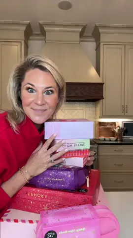 Holiday Gift Set Haul: Christmas Gift sets and Advent Calendars teen girls and college girls will love 🎁 Comment gift and I’ll send you more details #gifts #giftideas #christmasgiftideas #giftsforgirls #giftguide 