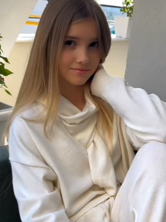 melle dem artista modelo de belleza profesional y de las modelos más cotizadas de Europa es de Rusia 🇷🇺 y de las más bonitas de Moscú #lipsync #topmodels #outfit #fypシ゚  #tiktokshop 