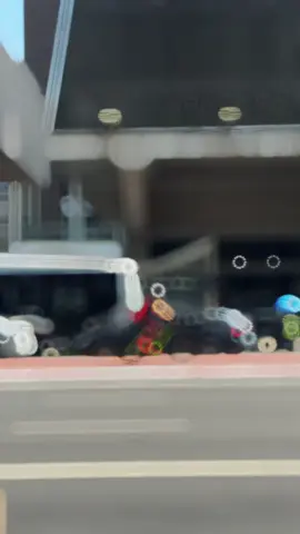 Fui esperar o ônibus e saí de lá me sentindo poderosa… Quem passar na Paulista pode sentir também, esse ponto de ônibus está lá na altura do número 900. O que será que está chegando? #vemaí 