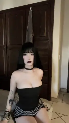 que triste :( #egirlstyle #fyp #minifalda #goticas #egirldancing 