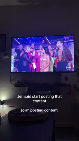 listening to the queen #dwts #dancingwiththestars #jenaffleck #janravnik @Dancing with the Stars #DWTS 