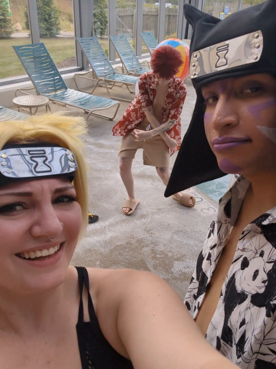 uhhh yea duh I know how to do that 🧐  Temari @KitKay  kankuro @indubitably  #gaaracosplay #naruto #narutocosplay #temari 