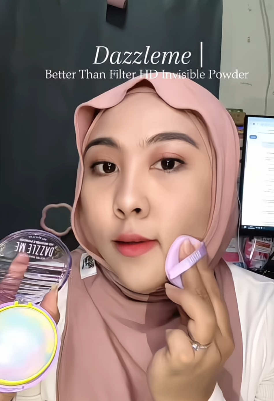 Wowww Unik bangett ‼️ Bedak tapi teksturnya Balm trus pas dipakein ke muka hasilnya lngsung blurr gtu😭💗 #invisiblepowder #dazzleme #betterthanfilterinvisiblepowder #gajiansale #promoguncang1010 