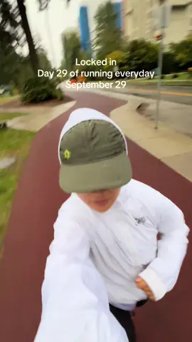 Day 29 of running everyday 🏃🏻‍♀️ this is the rainy Vancouver fall weather we’re used to. It was only drizzling so it actually felt kind of nice and cooling. But I definitely get lazy with running outside once the weather turns bad. Not this year! #Running #runner #75hard #runna #nikerunclub 