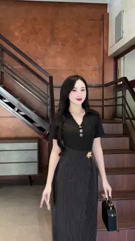 Váy thiết kế dáng bút chì xuông phối kẻ sang chảnh #vayxinh #vaydutiecsangchanh #OOTD #Evii #viral 