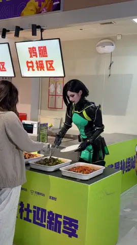 viper nấu ăn có độc đó anh em để tôi cầm chân viper cho anh em chạy đi 🤑🤑🤑 #xh #xuhuong #Valorant #valorantmobile #cosplay 