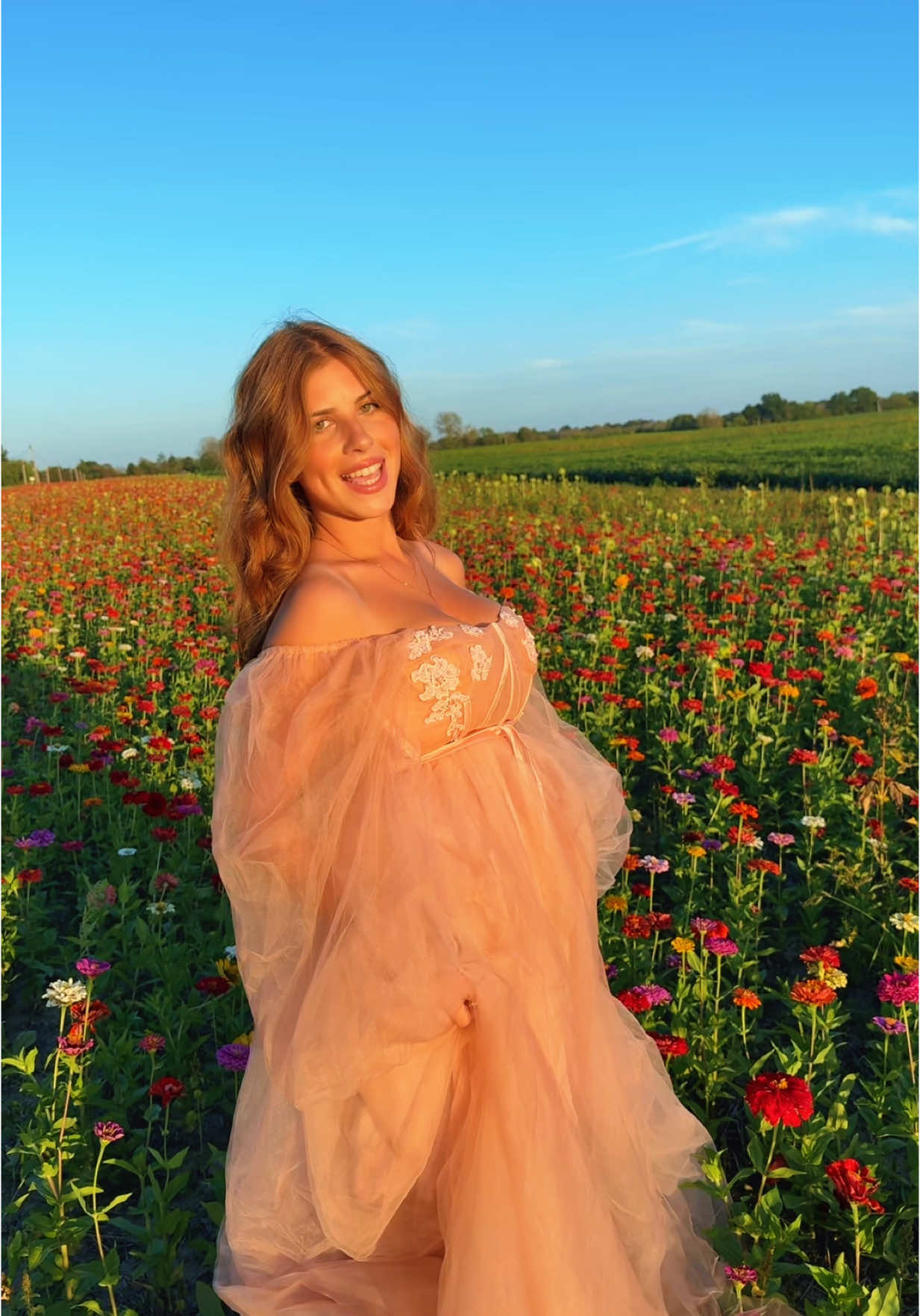 Impromptu photoshoot on my birthday in a beautiful field of flowers💐 #birthday 