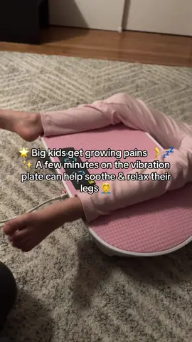 Improved circulation 🩸 → The gentle vibrations get blood flowing to the legs, which can ease soreness. 	•	Muscle relaxation 💆‍♀️ → It loosens tight muscles that often ache during growth. 	•	Nervous system calming 🧠 → The rhythmic vibration can actually calm the nervous system, making the pain feel less intense. 	•	Gentle stimulation 🤸 → It mimics light movement or massage, which many kids instinctively want when they have growing pains (like rubbing or stretching their legs).#growingpains #bigkid #girlmom #longlegsgirl #growingup @Merach US 