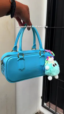 Kaya pala hinahanap lagi sa live hihi ilove blue na talaga #slingbag #bag #waterproofbag #jellybag #giftideas 