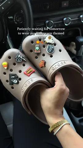@Crocs  crocs #crocs #crocsgang 