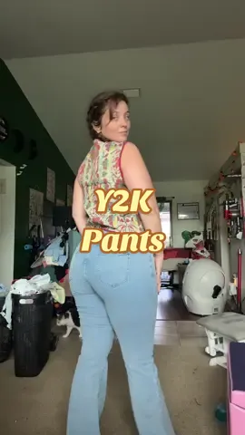 When your jeans make you feel like a 90s hottie with a body  ✨👖 These high-waist flare legs aren’t just pants they’re a whole vibe. Hugged in the right places, flared in the fun places, and ready to slay every season. Pair with heels for Kardashian energy or sneakers for cool-girl casual. Trust me, these jeans = instant confidence boost. 💃 #Y2KStyle #FlareJeans #tiktokshopfalldealsforyou   #OOTDInspo #RetroVibes