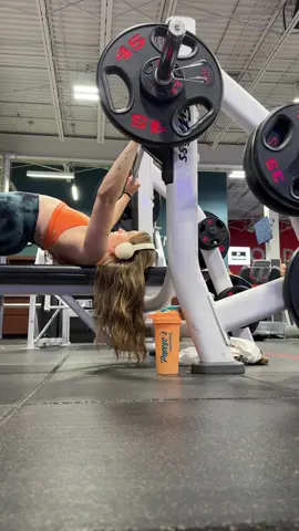 Break your flesh #femalepowerlifter #GymTok #christiantok #christiangymtok #benchpress 
