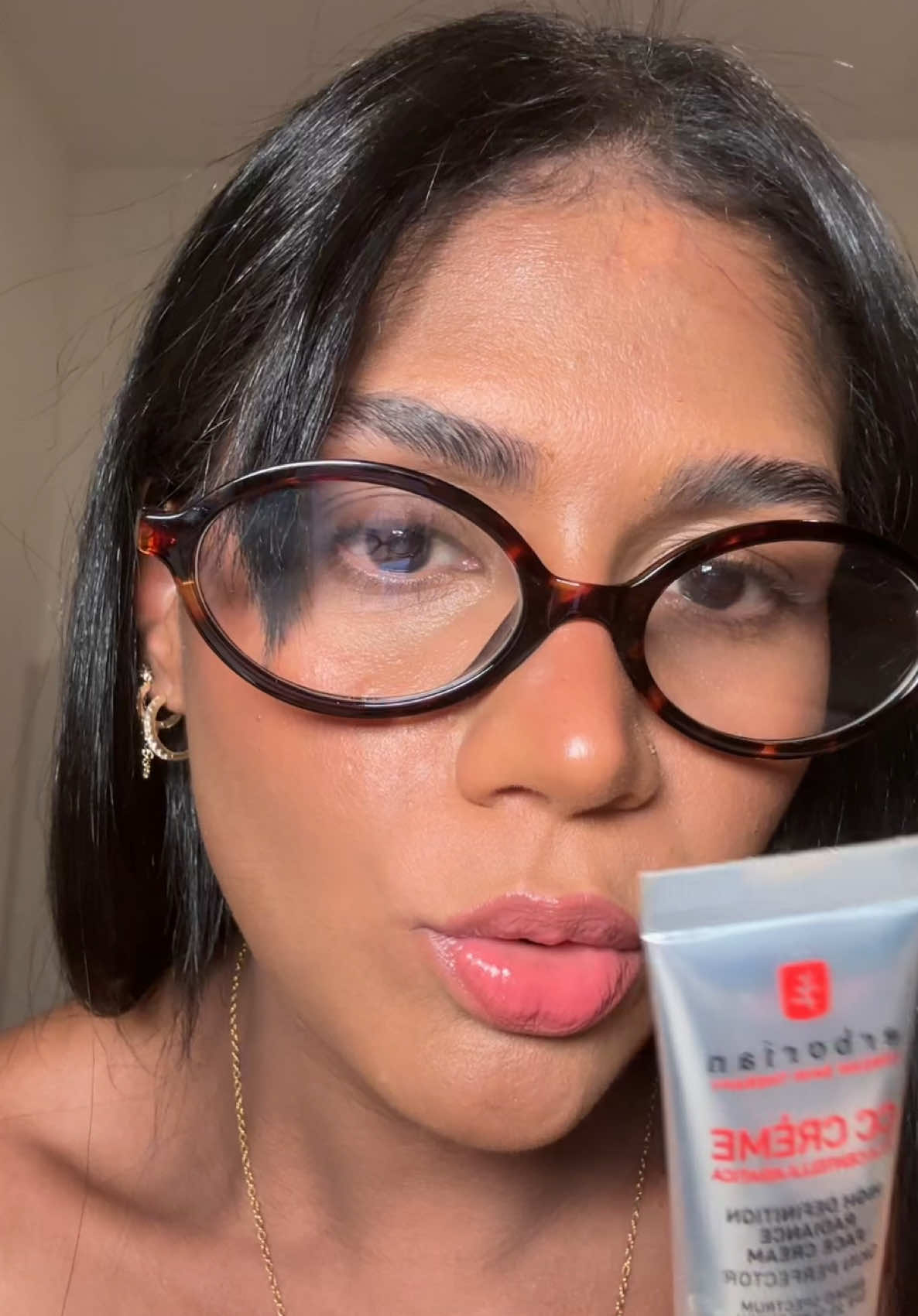 @ErborianUSA 🤭 aún no creo que esta cc cream me dejó la piel bien bonita 🤩  ¿Les gustaría videito utilizándola ?  #beauty #beautytips #erboriancccream #erborian 